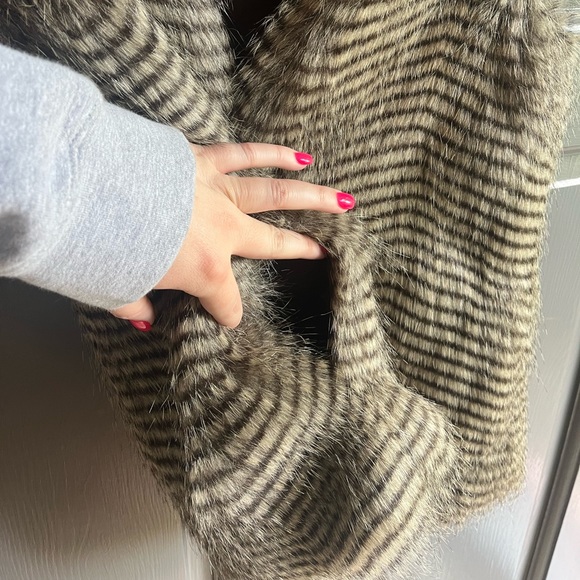 Faux‎ Fur Boho Gray/Brown Vest - Picture 4 of 5